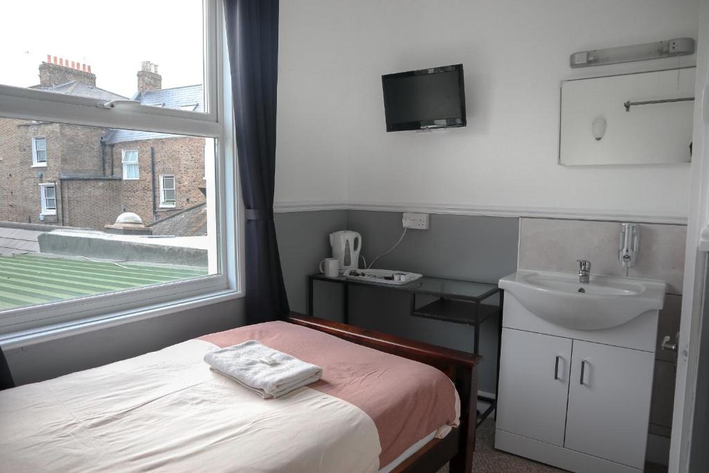 Single Room desk and window
